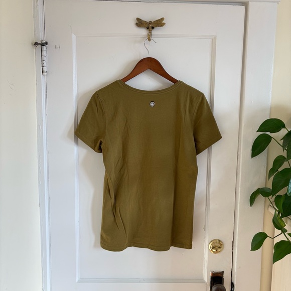 Life Is Good Women’s Olive Tune In Mountain Graphic T-Shirt - Medium - Picture 5 of 7